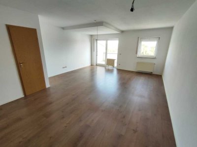 Mietwohnung auf Zeit: Tolle 3-Zimmer Maisonettewohnung mit Weitblick, Balkon & TG-Stellplatz