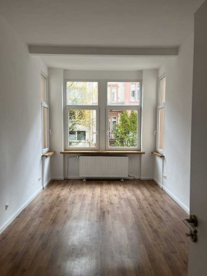 Stilvolle 4-Zimmer-Wohnung im Altbau mit Balkon in Mainz