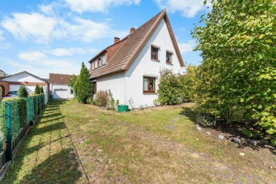 Schwanewede: Freistehendes Einfamilienhaus mit Garten und Nebengebäude in zentraler Lage