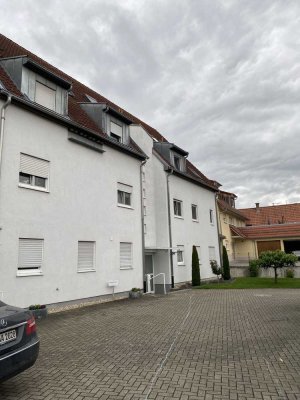 Exklusive, gepflegte 3,5-Zimmer-Maisonette-Wohnung mit Balkon in Oberderdingen