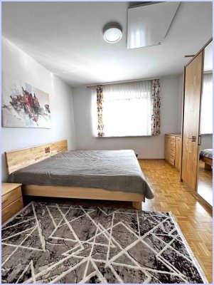 **Schöne sanierte 2 Zimmer Wohnung** Balkon, Parkpl., Küche, möbliert ... ab sofort !