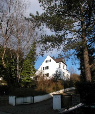 Stilvolle, sanierte 4,5-Raum-Maisonette-Wohnung mit geh. Innenausstattung mit Balkon und Garten