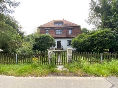 Villa "Merkel" (Sanierungsobjekt + Kulturdenkmal) mit ca. 2.124 m² Grundstück in idyllischer Lage