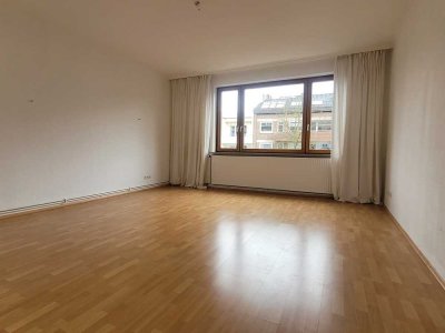 Attraktive 2-Zimmer-Wohnung mit Balkon, in Bestlage, sofort frei