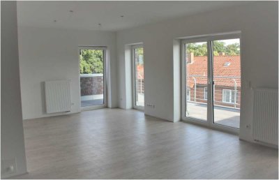 Freundliche und barrierefreie 3-Zimmer-Penthouse-Wohnung mit EBK in Rastede