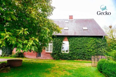 Einzigartiges Landhaus in Alleinlage – Ehemalige Schule mit Gästehaus inmitten der Natur