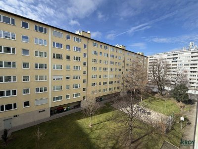 Erstbezug nach Renovierung 2-Zimmerwohnung mit Balkon. Top Ausstattung!