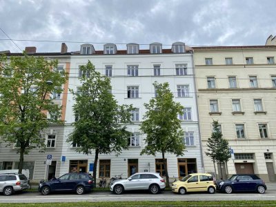 4 Zimmer WG geeignet, Dachgeschosswohnung mit Galerie nähe Max-Weber-Platz U4/U5