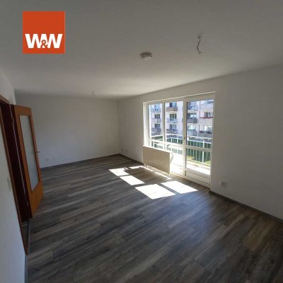 Neu renovierte, helle 1-Raum-Wohnung mit Süd-West Balkon in Hainichen zu vermieten!