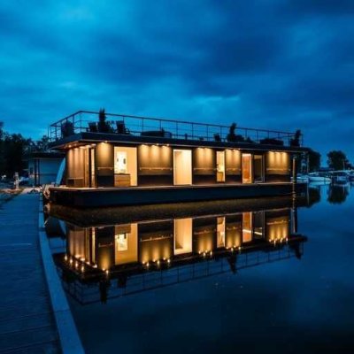 LUXUS Hausboot - 3 Etagen - 100m² Wohnen + 120 m² SONNENTERRASSE - Kamin, Kino, komplett individuell