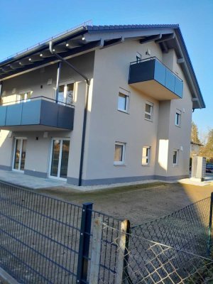 Geschmackvolle 3-Raum-EG-Wohnung mit gehobener Innenausstattung mit Terrasse in Waldkraiburg