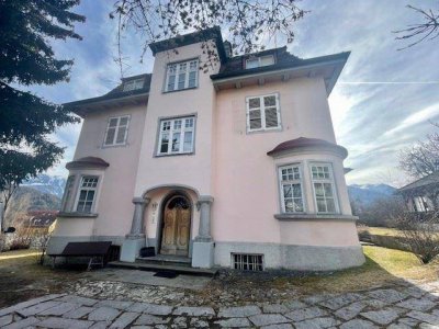 Zentral gelegene 4-Zimmer-Wohnung in der Villa Regina zu vermieten