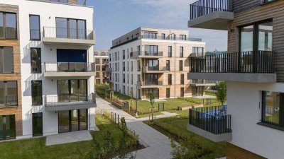 Schöne 2-Raum-Penthouse-Single/Nichtraucher-Wohnung mit geh. Ausstattung mit Balkon in Köpenick