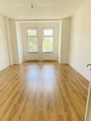 Große 5 Zimmer Wohnung mit Einbauküche und Balkon