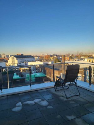 Schöne Neubauwohnung mit großem Balkon, Küche muss übernommen werden.