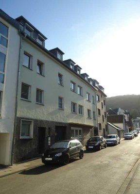 Großzügige Wohnung mit Wintergarten und voll ausgestatteter Küche in der Bergstraße 107!