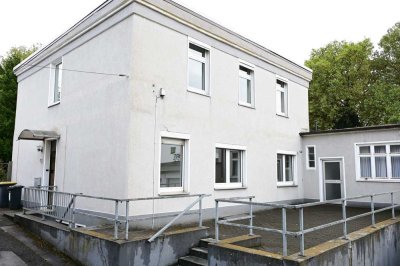 BO-Mitte: Hinterhofhaus mit 7 Zimmern, Terrasse und einer Garage! Für Studenten geeignet!