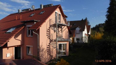 Gemütliche Doppelhaushälfte mit PV, Solarthermie, Einliegerwg. DoppelCarport, sehr ruhig  gelegen