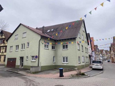 Modernisiertes Mehrfamilienhaus mit 6 WE und 5 Garagen in attraktiver Innenstadtlage