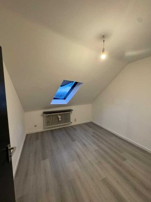 Schöne 2-Zimmer-Dachgeschoss-Wohnung in Ludwigshafen am Rhein