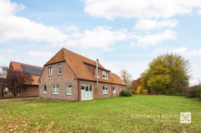 Zweifamilienhaus mit großem Grundstück in Bremervörde