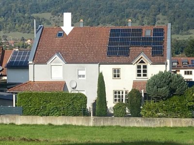 Bezugsfreie, attraktive und großzügige Doppelhaushälfte in bevorzugter Wohnlage