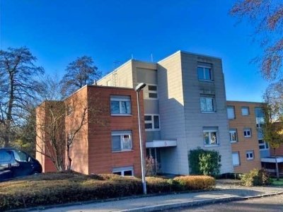 Sonnige 3,5-Zimmerwohnung mit Garage
in bester, ruhiger und grüner Lage am Stadtrand!