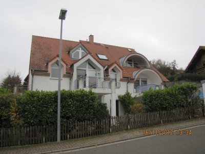 Großzügige  2-Zimmer-ETW mit kleinem Garten und Terrasse und Carport