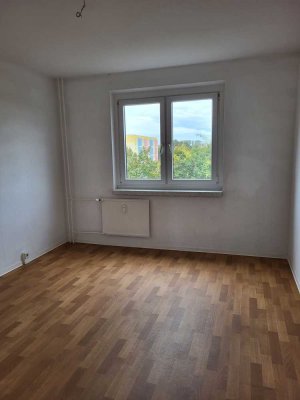 Kautionsfrei! Sofort verfügbare 2 -Raumwohnung mit Badewanne und Balkon!