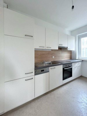 geräumige Wohnung mit großzügigem Balkon, Küche ohne Ablöse und Tiefgaragenabstellplatz + 2 Monate Mietfrei!!