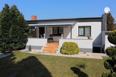 Top gepflegter Bungalow mit EBK, Vollkeller, Garage + Stellplatz!