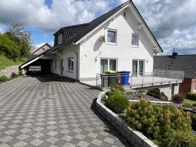 Einfamilienhaus mit Swimmingpool und Solaranlage in Beverungen