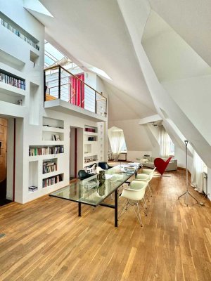 Außergewöhnliche Galeriewohnung in herrschaftlichem Altbau mit Skyline-Blick in Nordend-West