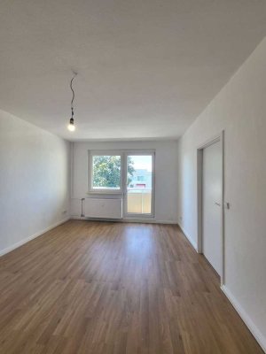 **Zwei Monate kaltmietfrei geschenkt** 3-Raumwohnung + Balkon + Wannenbad + Einbauküche als Option!