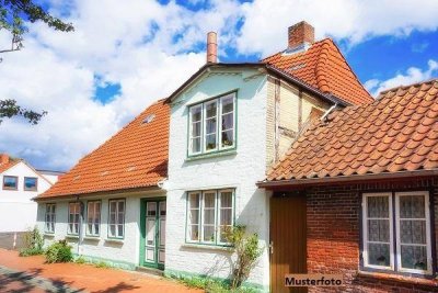 Einfamilienhaus mit unterkellerter Terrasse und Carport