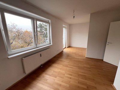 Schöne 2-Zimmer-Wohnung mit Balkon in der Nähe des Cityparks, mit Tiefgarageplatz!