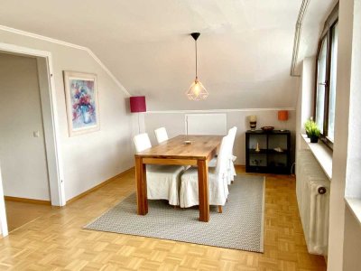 MÖBLIERTE 2-Zimmer-DG-Wohnung in Böblingen-Dagersheim