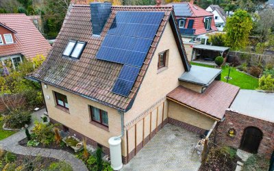 Klein aber Fein! Einzugsbereites Wohnhaus mit Wärmepumpe und PV-Anlage auf sonnigem Grundstück