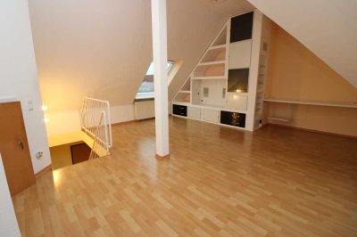 Helle 3,5 Zi. Maisonette-Wohnung mit Loggia u. Stellplatz in ruhiger Wohnlage