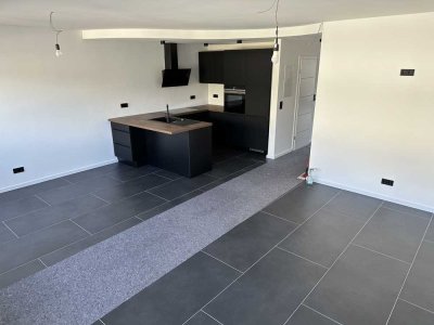 Erstbezug nach Sanierung mit Balkon und EBK: Stilvolle 2-Zimmer-Wohnung mit lux. Innenausstattung