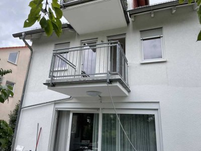 Vollständig renovierte 4-Zimmer-Wohnung mit Balkon in Flörsheim