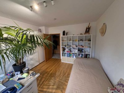 Vollständig renovierte 3,5-Zimmer-Wohnung mit Balkon und EBK in Biberach