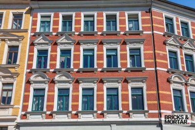 Historischer Charme trifft energetisch optimierte Moderne: Hochparterre-Wohnung mit Terrasse