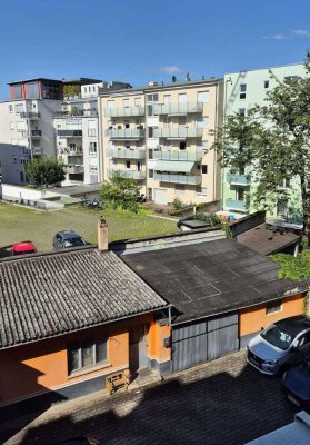 Gut geschnittene 2-Zi-Wohnung mit Loggia & Einbauküche, 54,58 qm, Erbpacht mtl. 62€, Oststadt