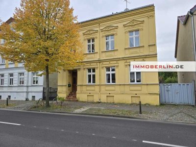 IMMOBERLIN.DE - Wunderbares Ein-/Zweifamilienhaus mit tollem Südgarten, Nebengebäuden & Ausbaupotent