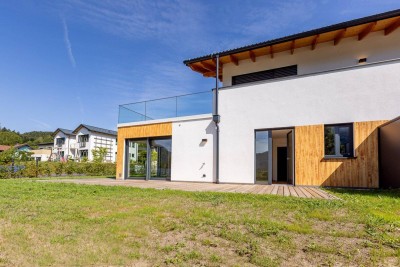 3 Zimmer Gartenwohnung mit traumhaften Seeblick eigenem Badeplatz am Mondsee - direkt am Wasser! PROVISIONSFREI