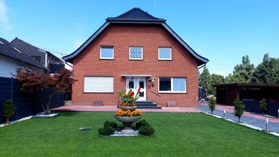 EFH mit Doppel-Carport und Garten