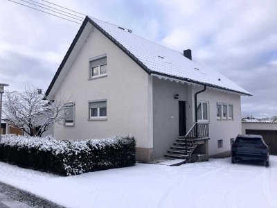 Viel Platz in ruhiger Lage - EFH mit 8 Zimmer, Garten und Garagen