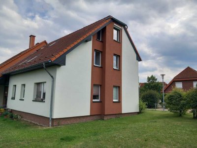 Elegantes Wohnen auf zwei Ebenen mit Blick auf die Teufelsmauer