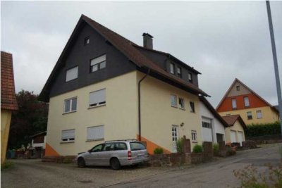 Stilvolle, sanierte 3-Raum-Wohnung mit Einbauküche in Calw